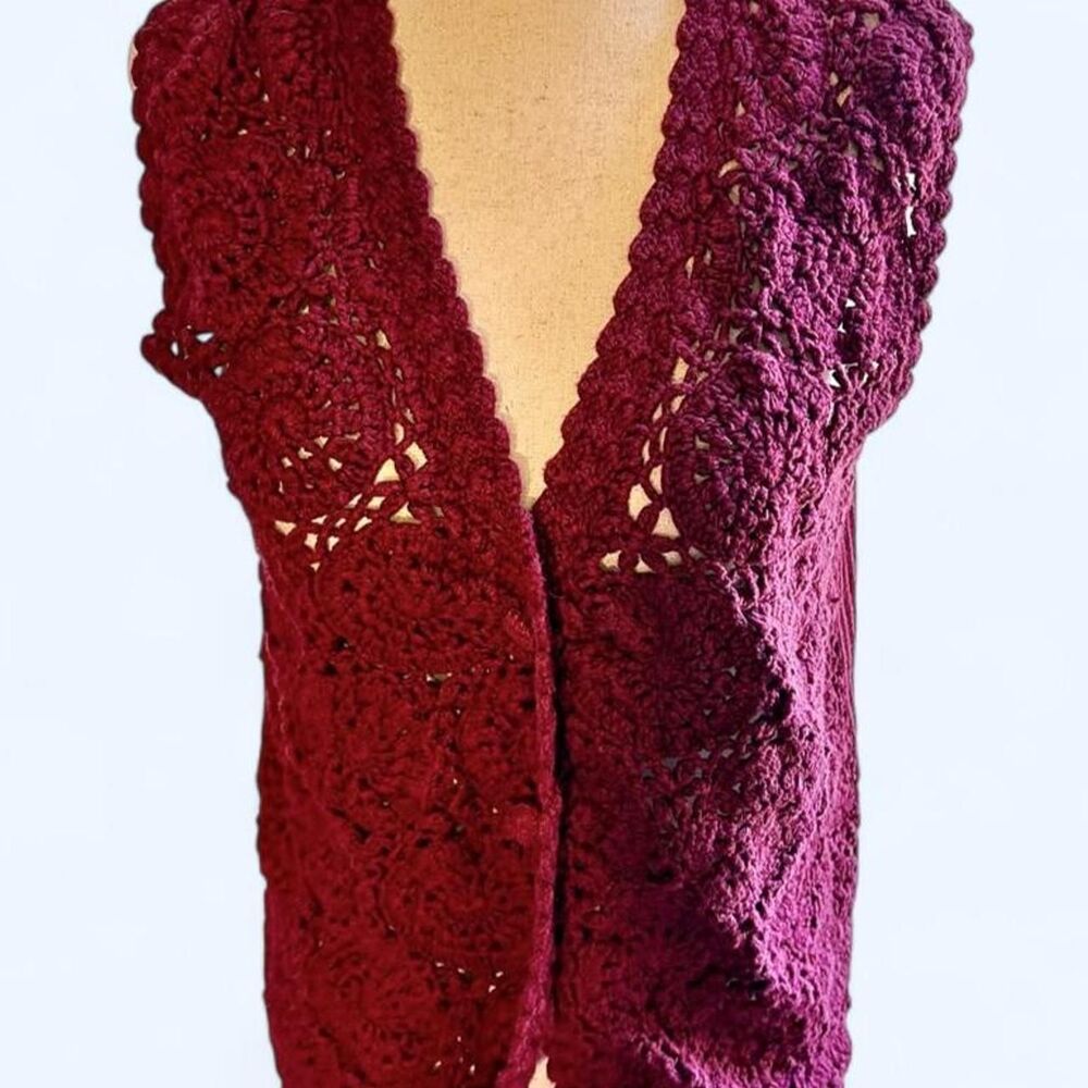 Vtg Passport Pier 1 crochet and knit vest in raspberry size M
